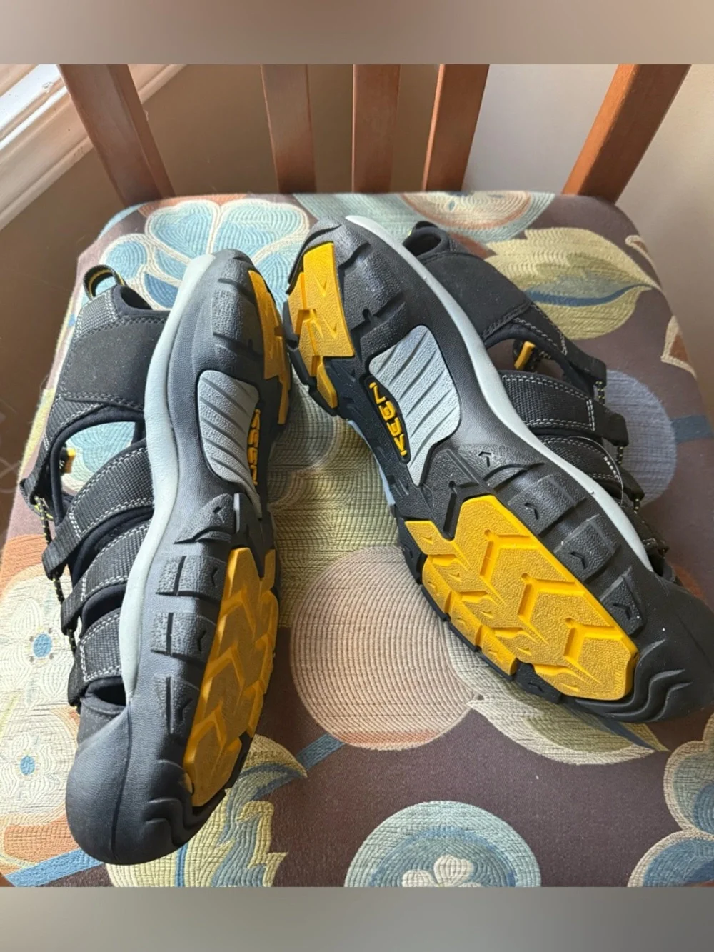KEEN men’s sandals size 11 1/2. - Picture 3 of 4